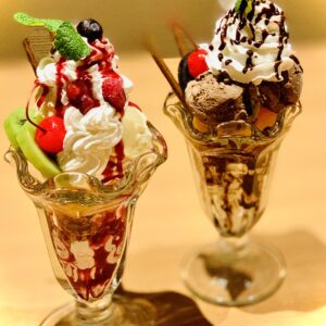 フルーツパフェ・チョコレートパフェ
