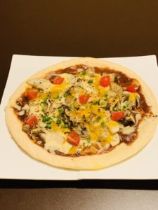 三種きのこのデミソースピザ